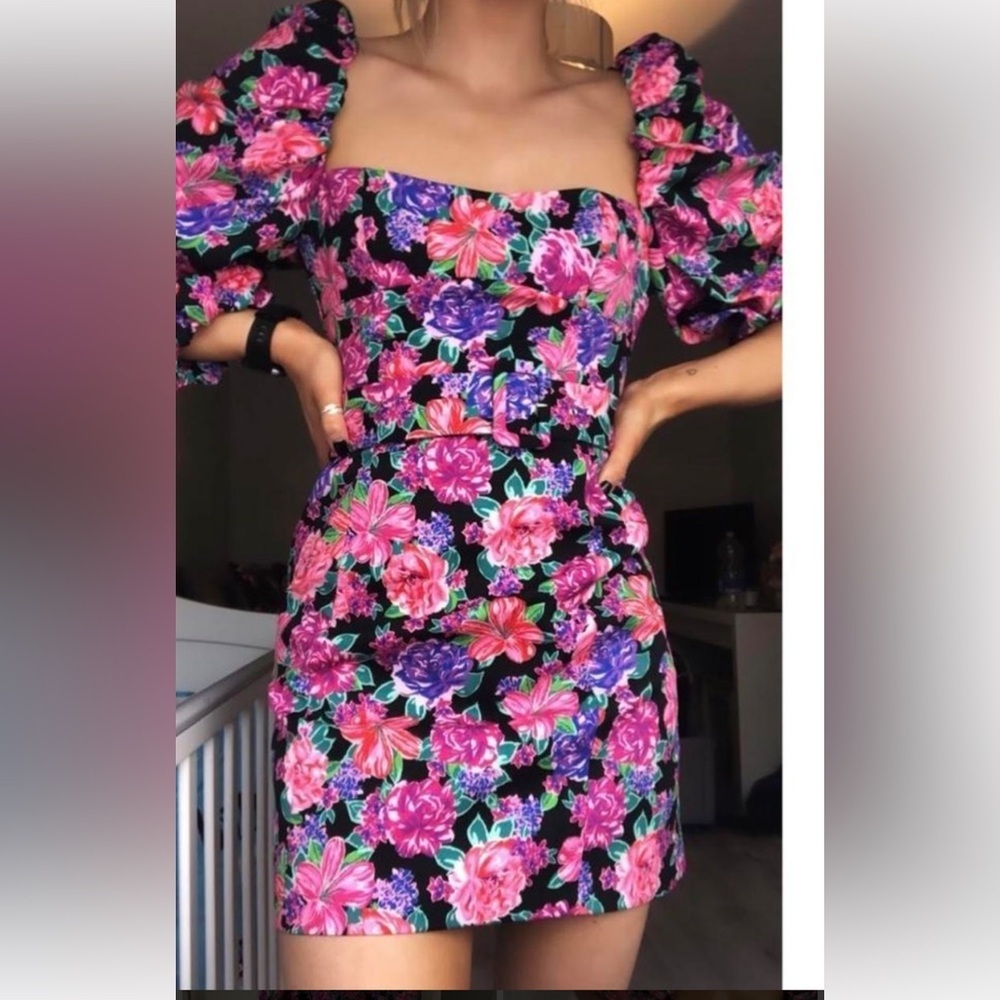 ZARA floral dress with belt and puff sleeves, Size M
